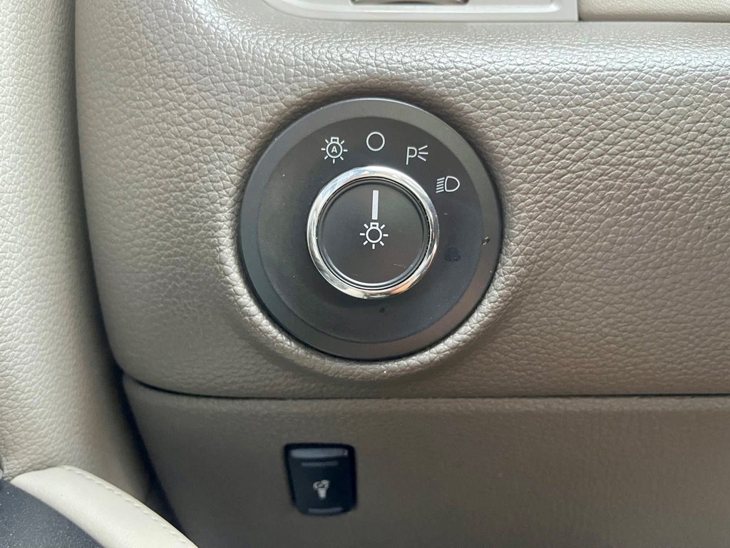 Used 2015 Lincoln Navigator 2WD image 35