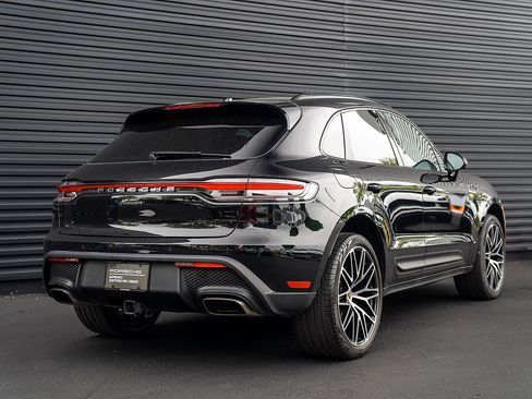 Certified 2023 Porsche Macan AWD/4WD image 29