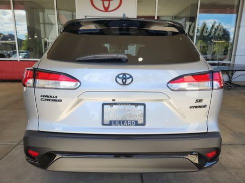 Used 2024 Toyota Corolla Cross AWD Hybrid w/ Moonroof Package image 10