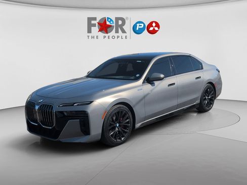 Used 2023 BMW 740i RWD image 1