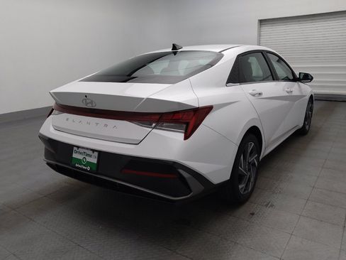 Used 2025 Hyundai Elantra SEL FWD image 9
