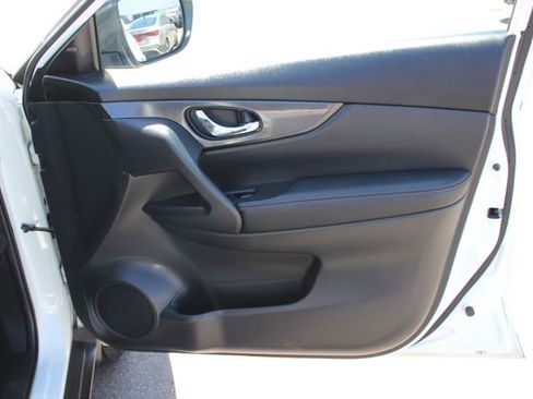 Used 2018 Nissan Rogue SV AWD/4WD image 31
