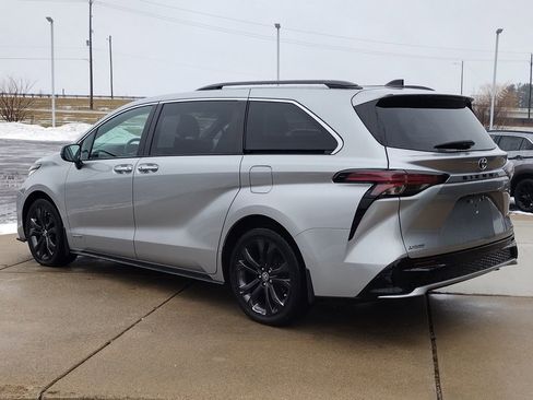 Used 2021 Toyota Sienna XSE image 19