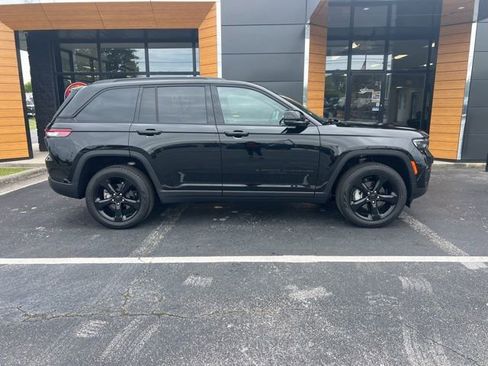 Used 2024 Jeep Grand Cherokee Limited w/ Black Appearance Package RWD image 2