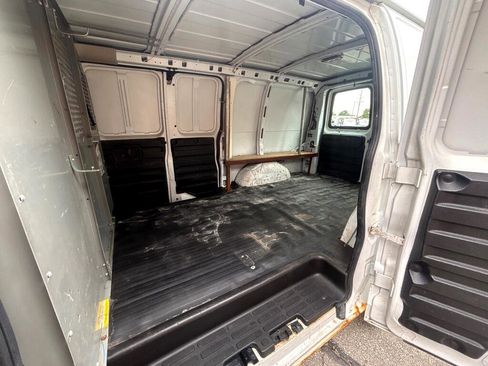 Used 2006 GMC Savana 2500 w/ Power and Light Package image 10