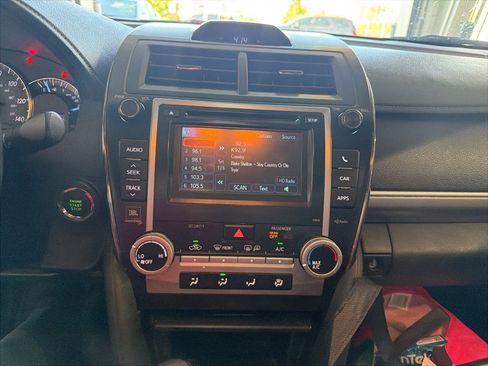 Used 2012 Toyota Camry SE w/ Leather Pkg image 10