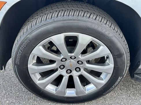 Used 2025 Chevrolet Suburban Premier image 29