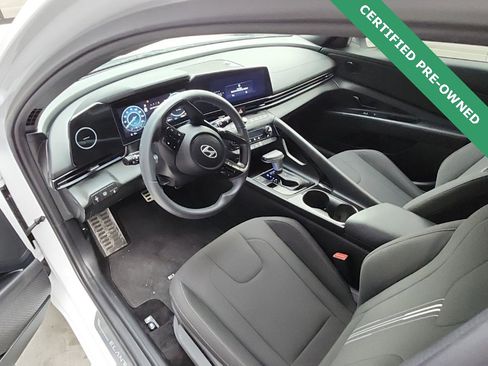 Certified 2025 Hyundai Elantra SEL image 13
