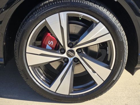 New 2025 Audi SQ5 Prestige image 13