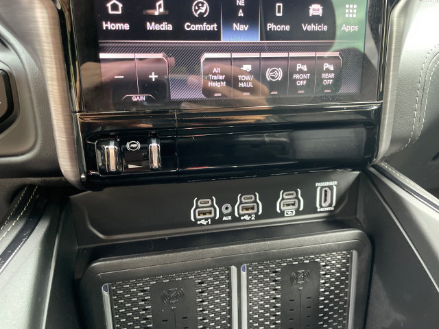 Used 2025 RAM 2500 Rebel w/ Rebel Level 2 Equipment Group AWD/4WD image 34