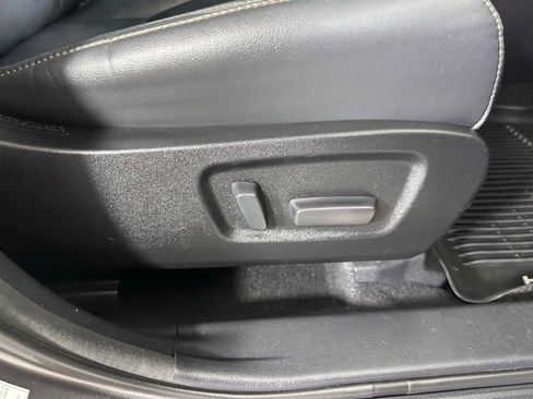 Used 2018 Toyota Highlander XLE AWD/4WD image 11