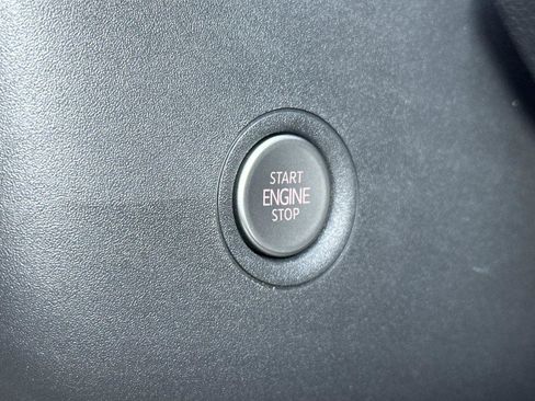 New 2025 Volkswagen ID.4 Pro image 22