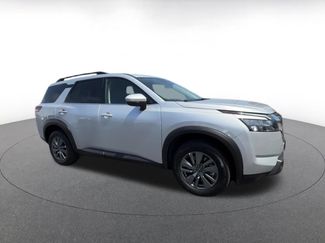 Used 2025 Nissan Pathfinder SV FWD video 2