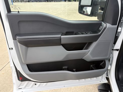 Used 2025 Ford F350 XLT w/ Snow Plow/Camper Package AWD/4WD image 9