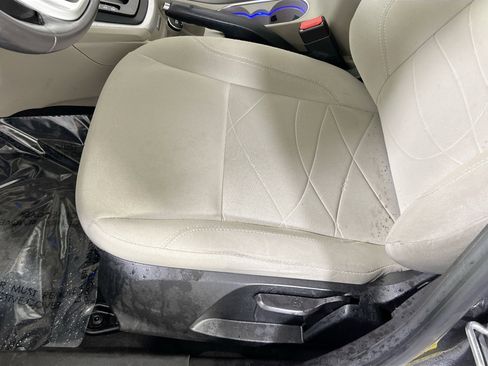 Used 2015 Ford Fiesta SE image 17