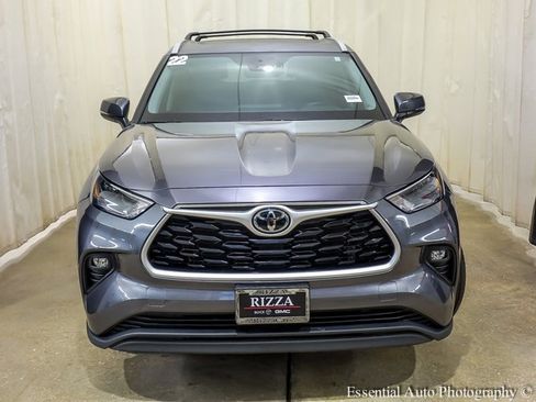 Used 2022 Toyota Highlander XLE image 6