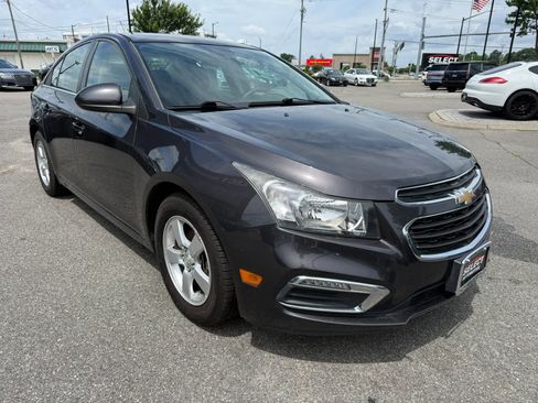 Used 2016 Chevrolet Cruze LT w/ Technology Package FWD image 5