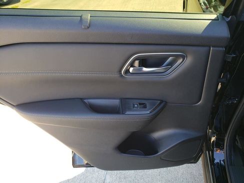 Certified 2025 Nissan Rogue Platinum w/ Platinum Premium Package image 19