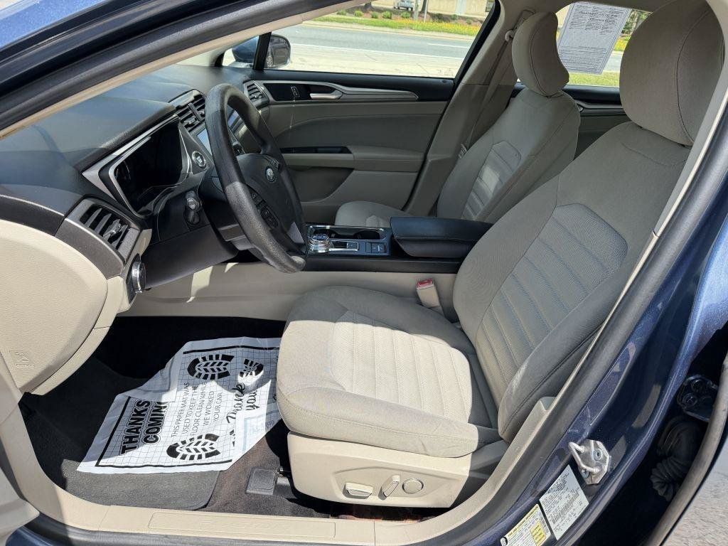 Used 2019 Ford Fusion SE FWD image 13