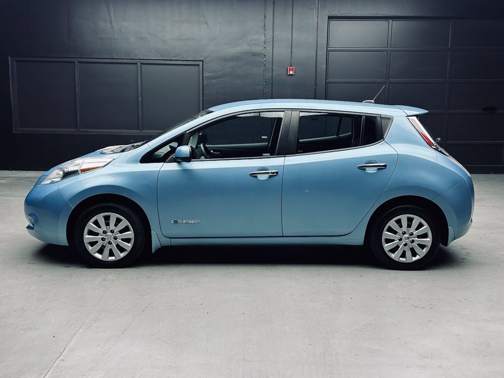 Used 2015 Nissan Leaf S FWD image 4