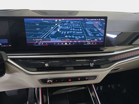 Used 2025 BMW X7 xDrive40i w/ Premium Package image 23