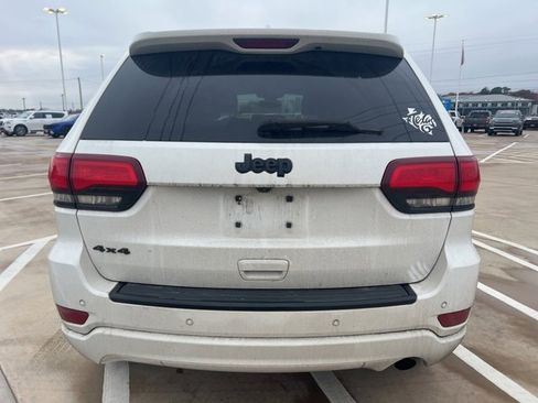 Used 2017 Jeep Grand Cherokee Altitude image 8