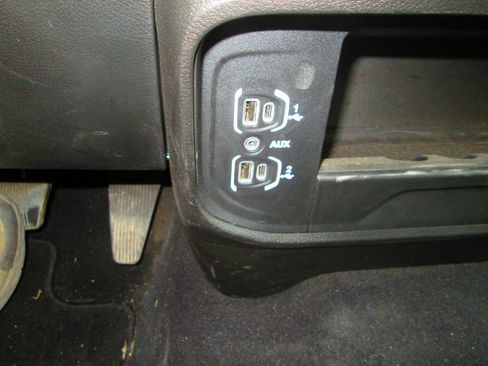 Used 2024 RAM 2500 Tradesman w/ Chrome Appearance Group image 19