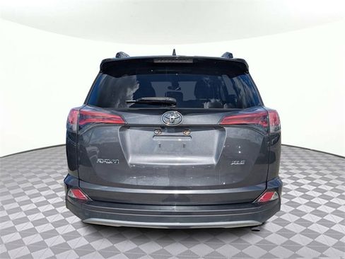 Used 2018 Toyota RAV4 XLE image 4