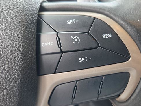 Used 2017 Jeep Grand Cherokee Overland AWD/4WD image 27