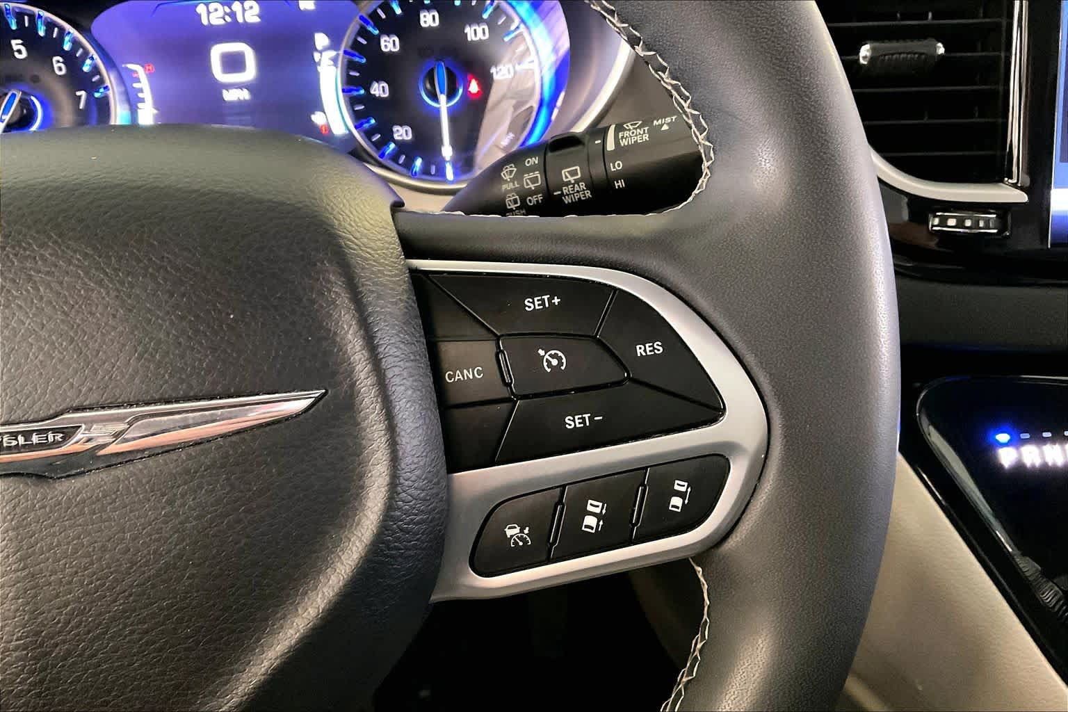 Used 2024 Chrysler Pacifica Touring-L FWD image 22