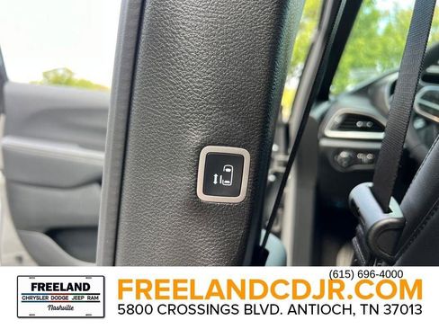 New 2025 Chrysler Pacifica Select image 26