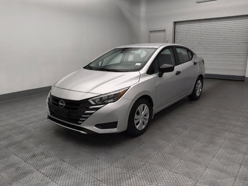 Used 2025 Nissan Versa S FWD image 2