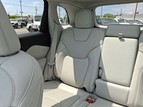 Certified 2021 Jeep Cherokee Limited AWD/4WD image 19