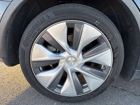 Used 2023 Tesla Model Y Long Range image 19