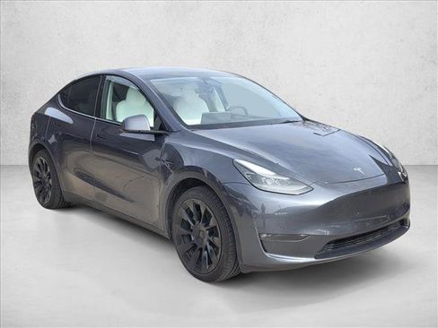 Used 2023 Tesla Model Y Long Range image 3