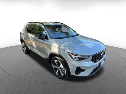 Used 2024 Volvo XC40 B5 Core