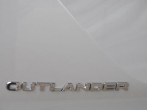 New 2026 Mitsubishi Outlander SE image 8