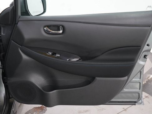Used 2019 Nissan Leaf SV Plus w/ SV Plus Technology Package FWD image 11