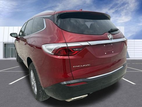 Used 2024 Buick Enclave Essence image 11