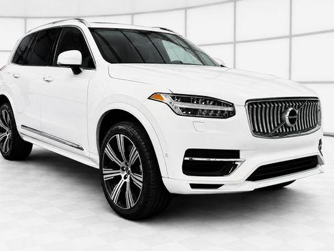 Used 2024 Volvo XC90 T8 Plus w/ Protection Package Premier AWD/4WD image 2