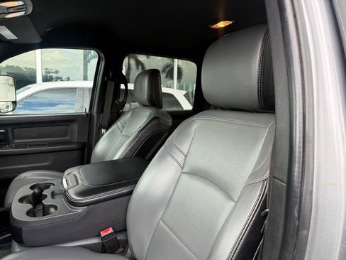 Used 2022 RAM 3500 Tradesman w/ Chrome Appearance Group AWD/4WD image 31