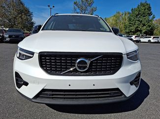 Used 2023 Volvo XC40 B5 Plus w/ Driver Assist Package video 2
