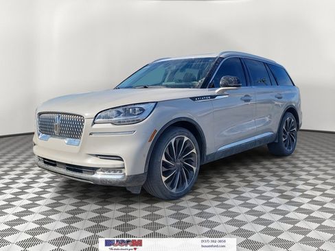 Used 2023 Lincoln Aviator Reserve w/ Equipment Group 201A image 2