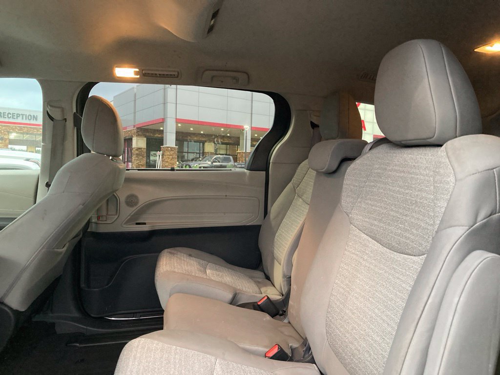 Used 2022 Toyota Sienna LE FWD image 9