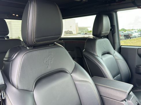 Used 2025 Ford Bronco Badlands image 21