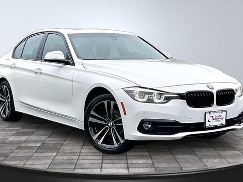 Used 2018 BMW 330i xDrive Sedan w/ Convenience Package AWD/4WD image 3