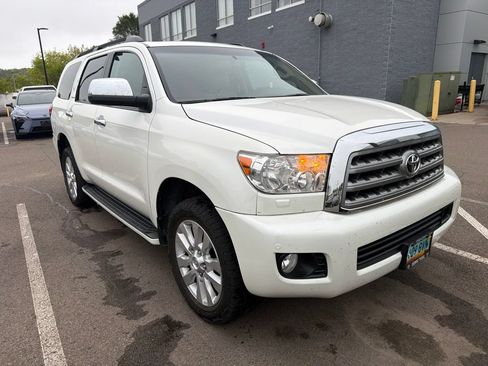 Used 2017 Toyota Sequoia Platinum AWD/4WD image 8