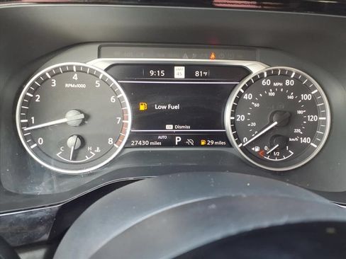 Used 2023 Nissan Pathfinder SL AWD/4WD image 27