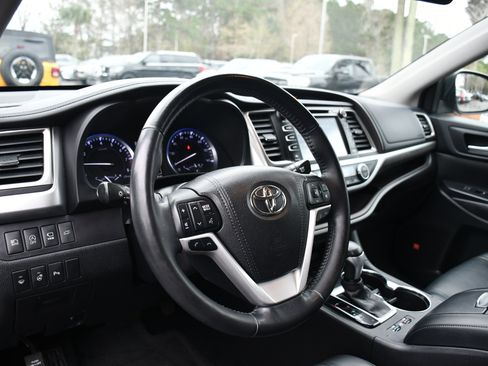 Used 2017 Toyota Highlander Limited Platinum image 8