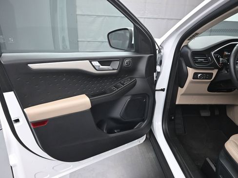Certified 2020 Ford Escape SEL FWD image 12
